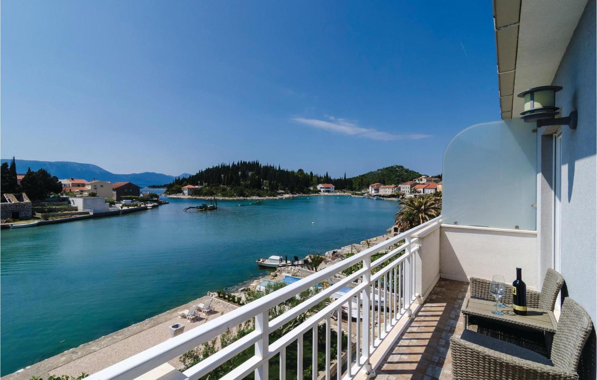 Nice Apartment In Blace With Wifi Buitenkant foto