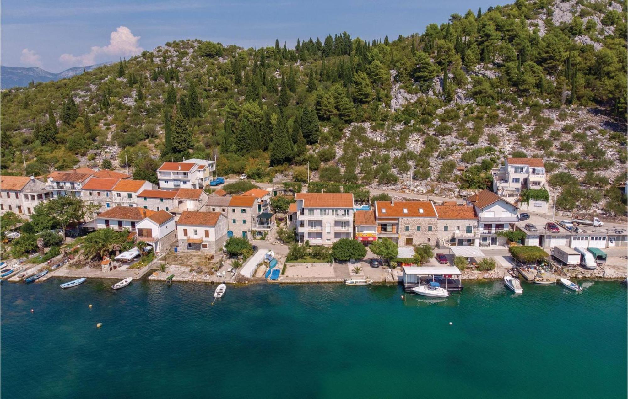 Nice Apartment In Blace With Wifi Buitenkant foto